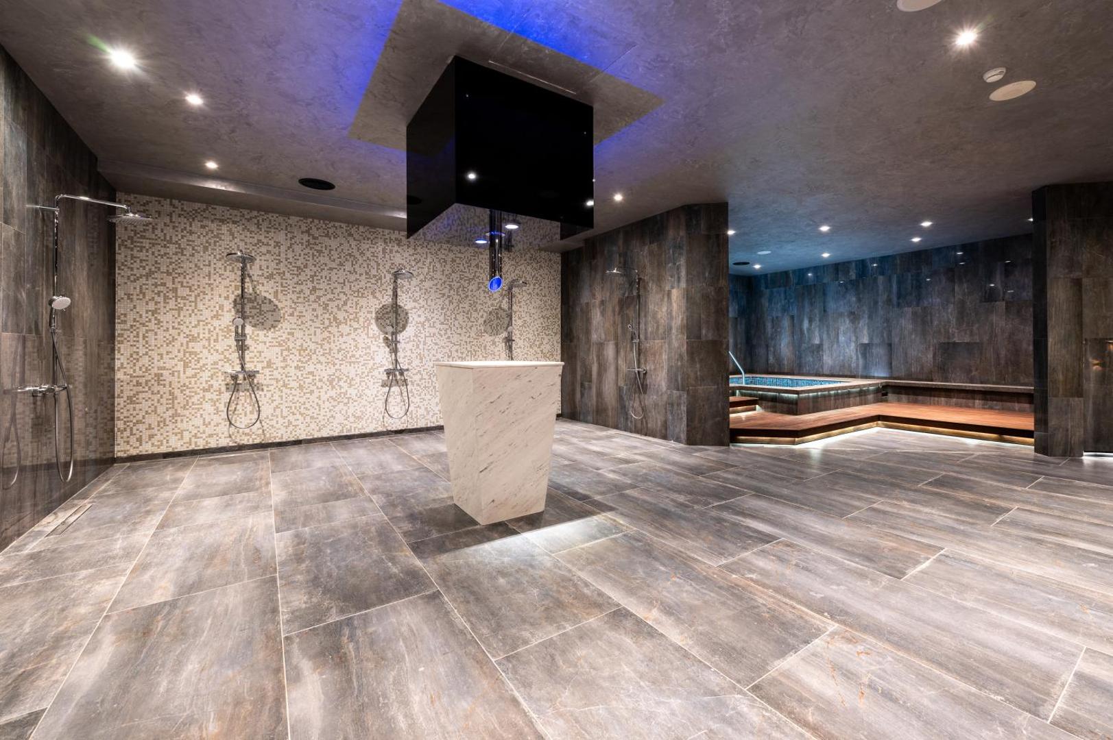 Empire Balneo & Spa Hotel 4