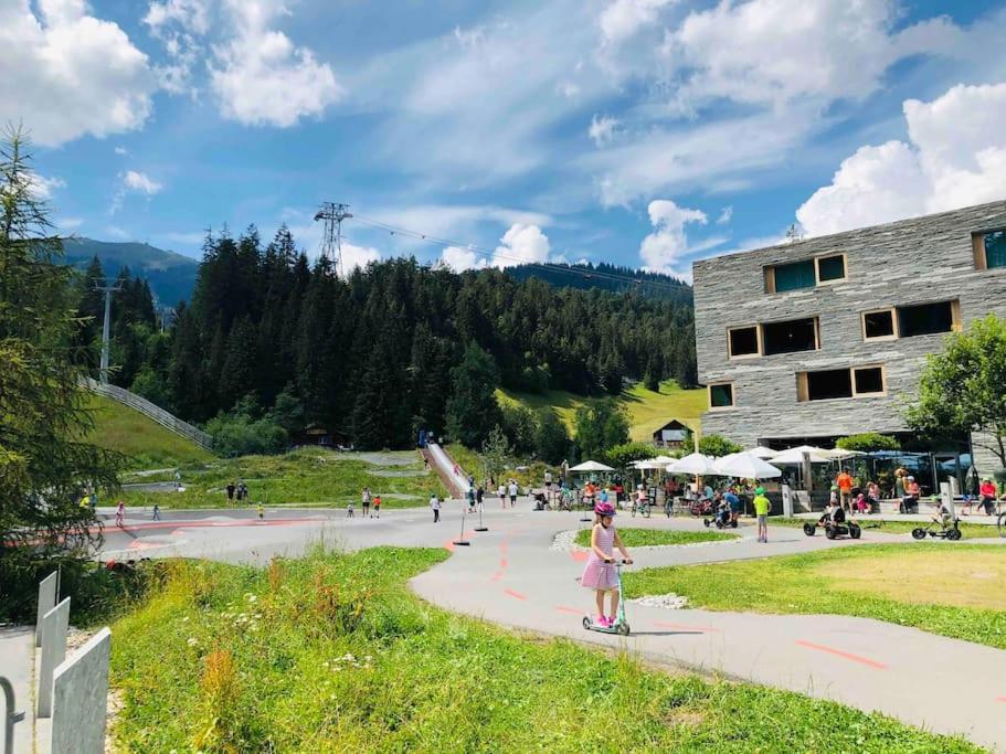 Modern LAAX apt Swimming Pools Wellness and Tennis 8