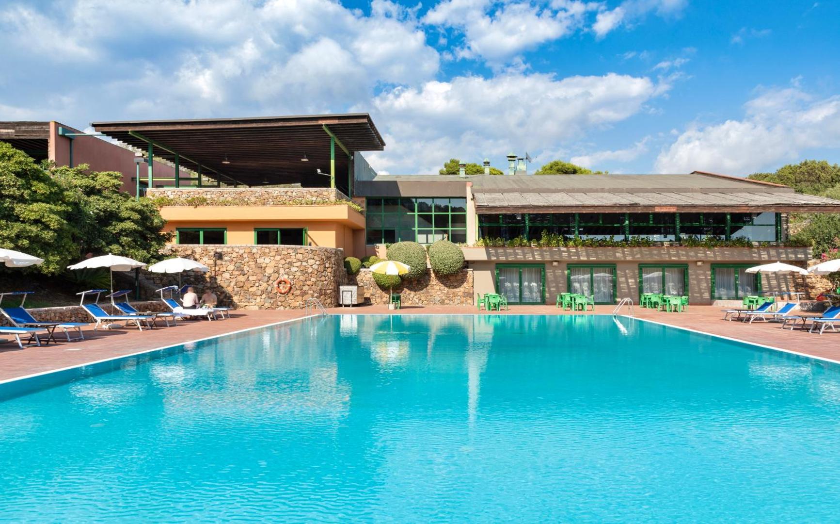 Ecovillage with swimming-pool surrounded by greenery, apartments with air conditioning and outdoor private area 8