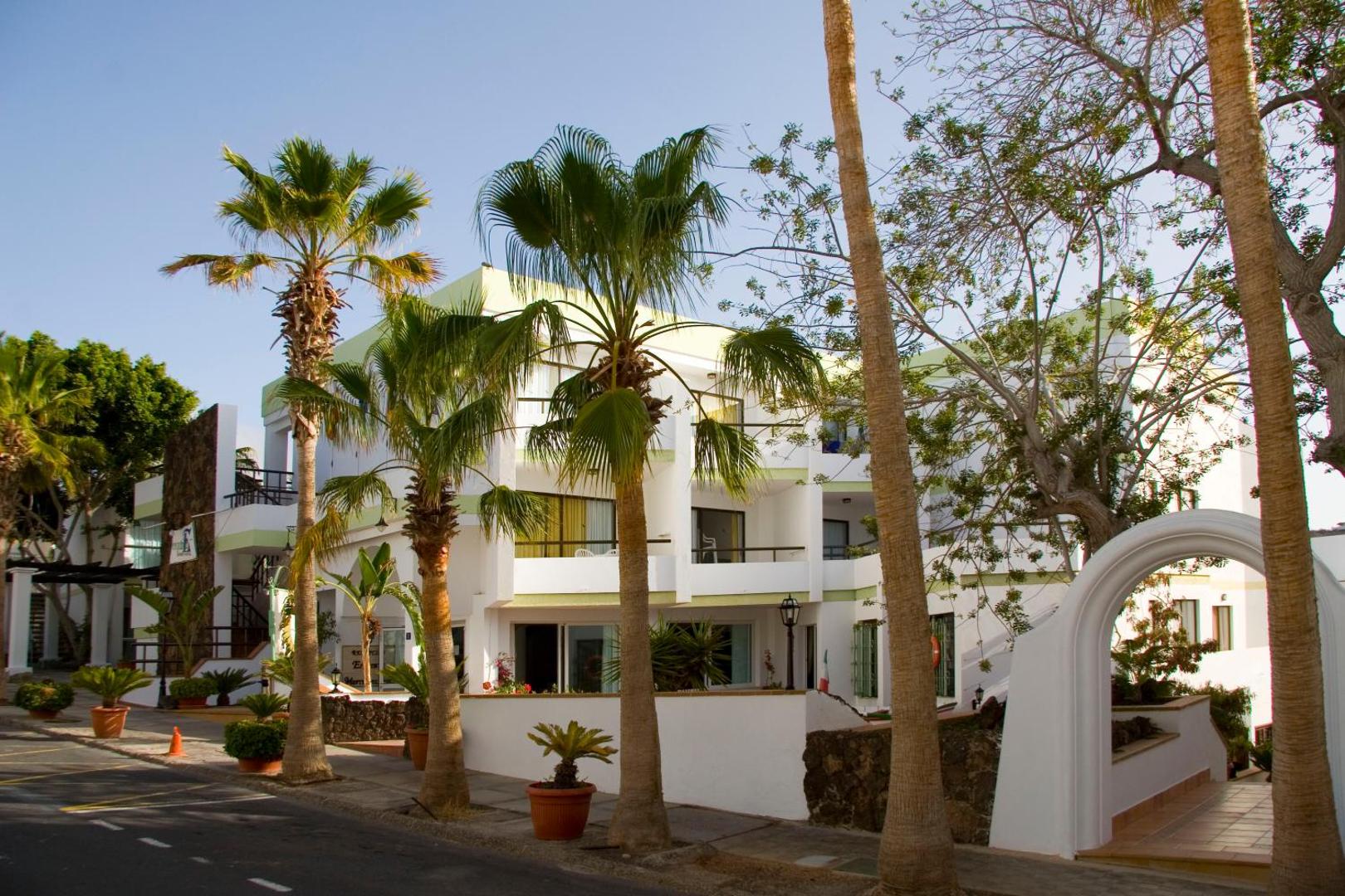 Aparthotel Esquinzo Y Monte Del Mar 8