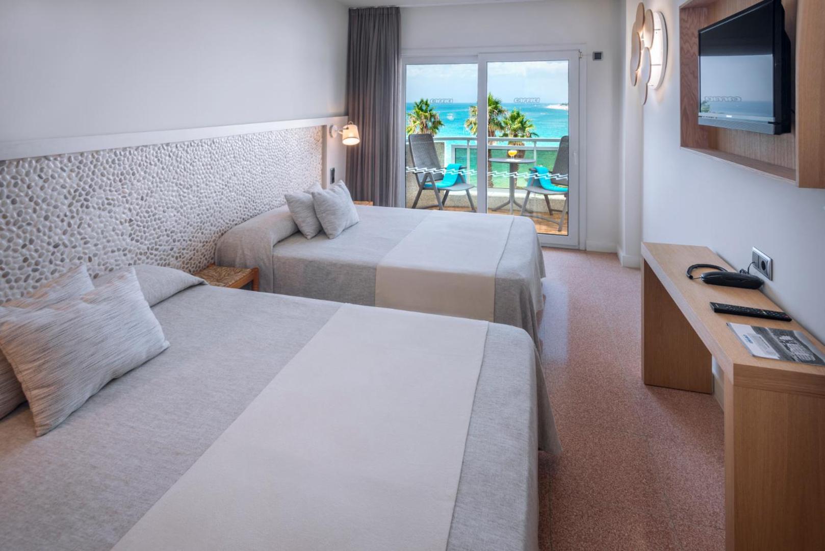 Caprici Beach Hotel & Spa 3