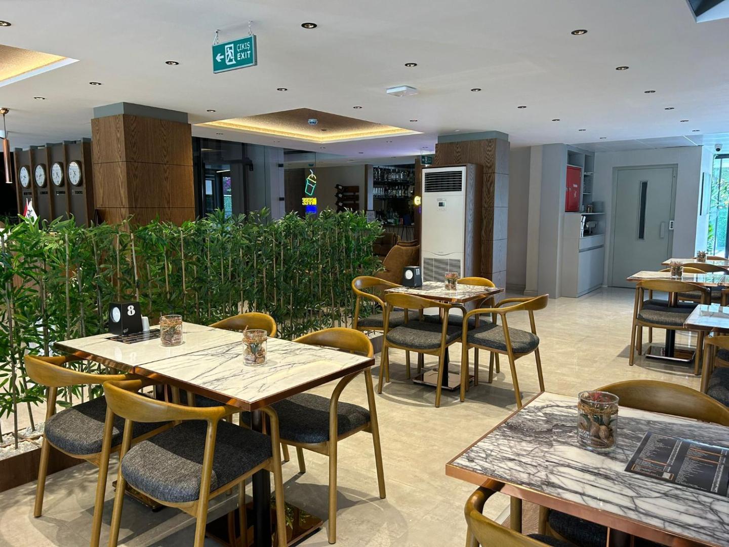 Sam Hotel 6