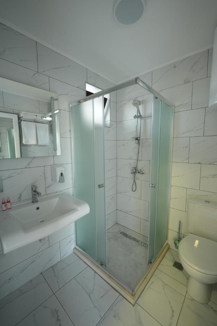 Makaza Complex 4