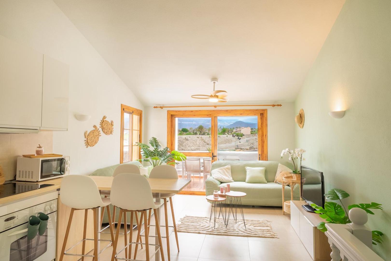 Beautiful 4 bedroom house with phenomenal golf and mountain views 5