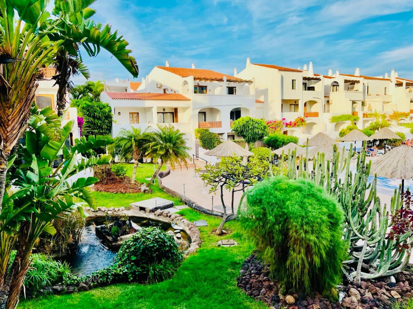 Beautiful 4 bedroom house with phenomenal golf and mountain views 6