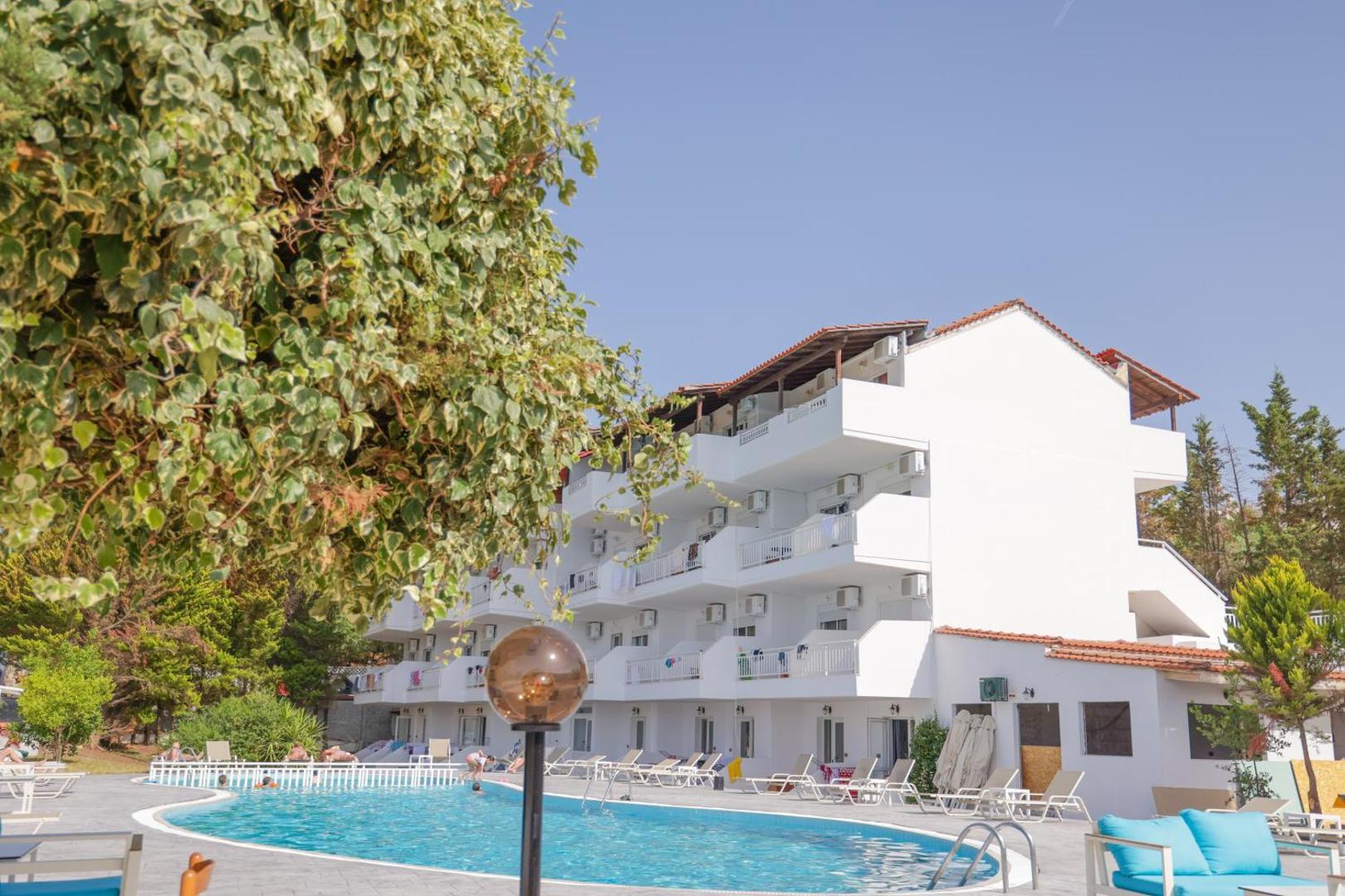 Haris Hotel by Diomedes Group 5