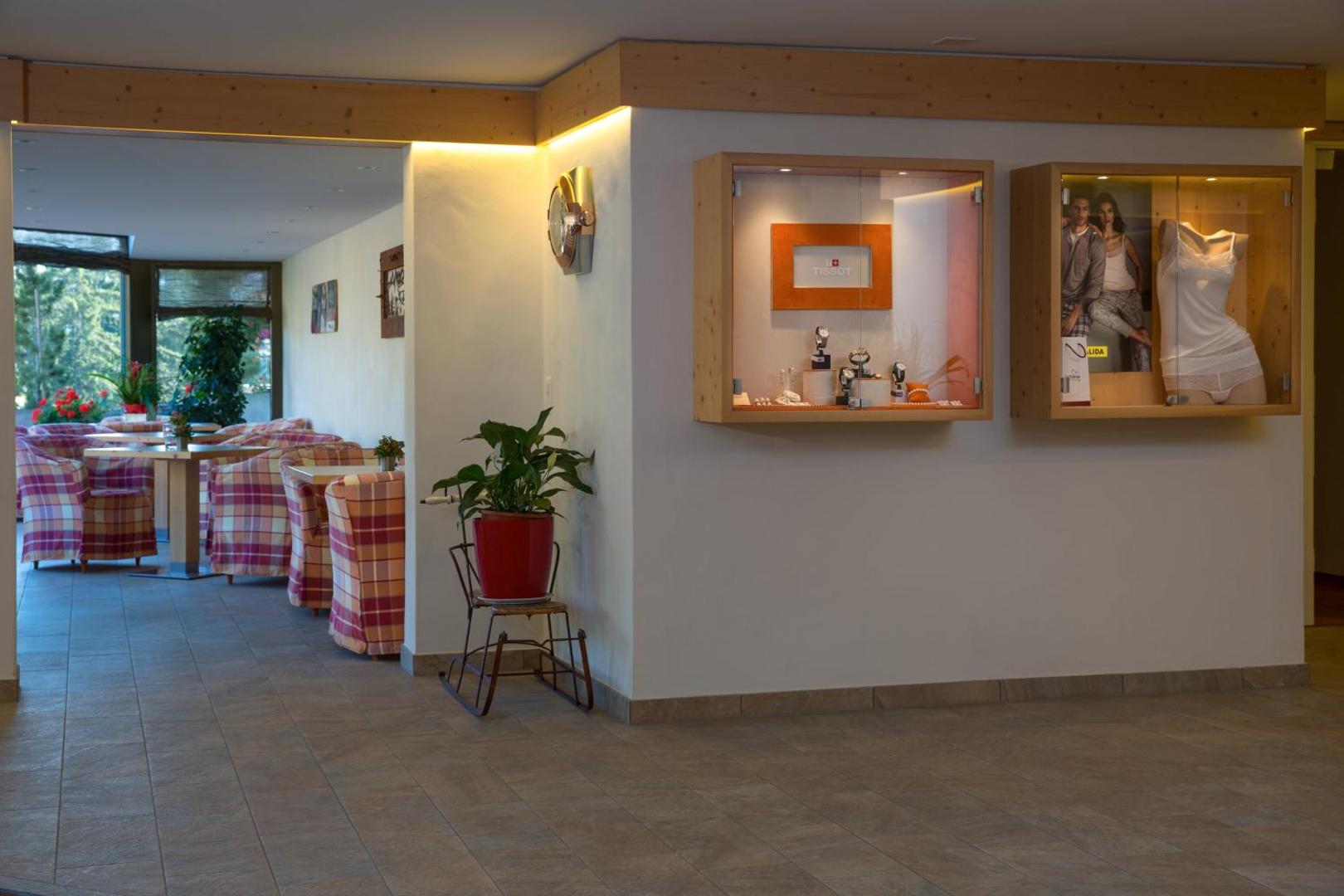 Hotel Helvetia Intergolf 5