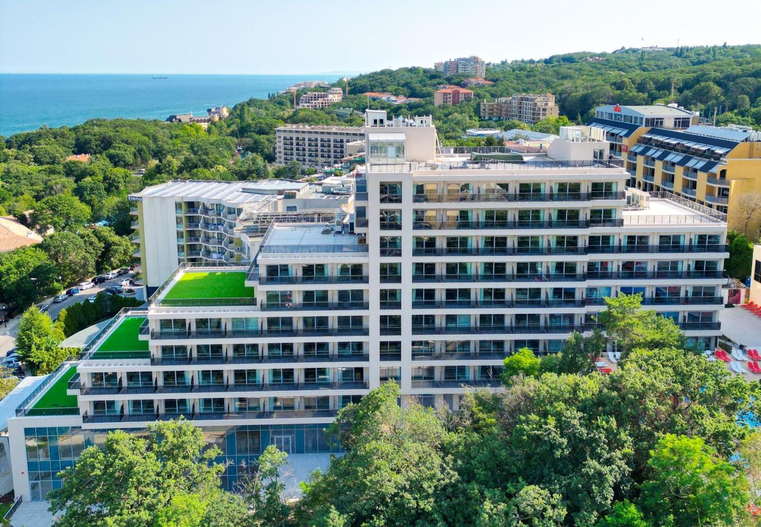 Poseidon Beach Resort - a NEWLY Built 5-Star HOTEL - PREMIUM ALL INCLUSIVE, FREE Riviera Beach Access, EV station 3