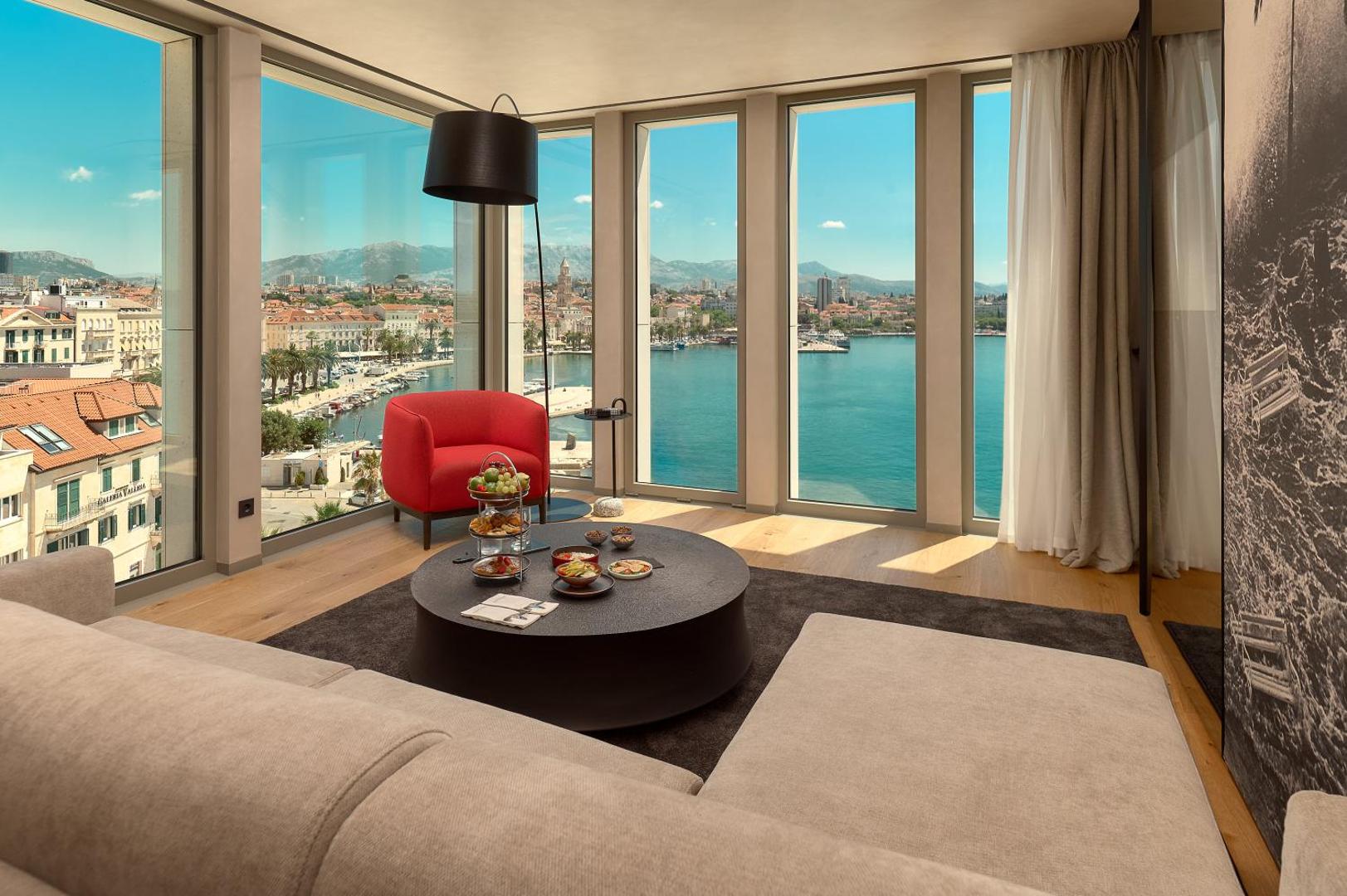 Hotel Ambasador 5