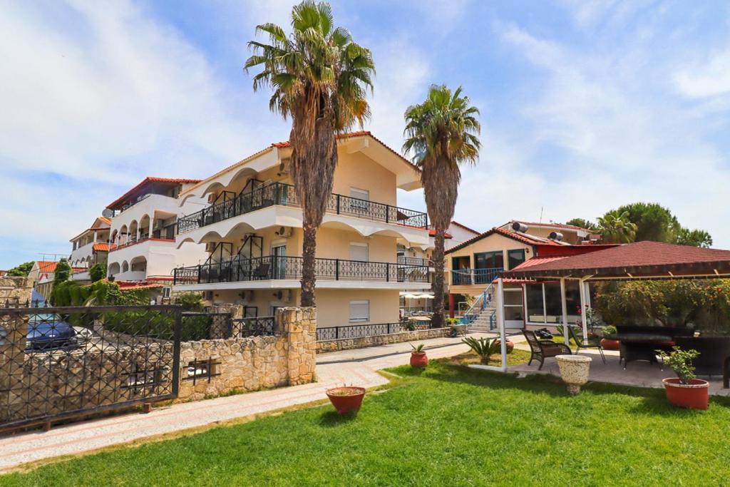 Hanioti Grand Victoria 8