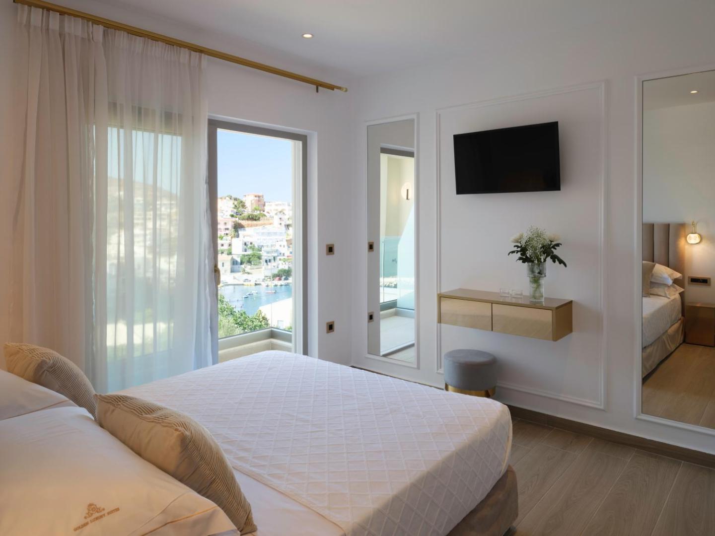 Golden Luxury Suites 5