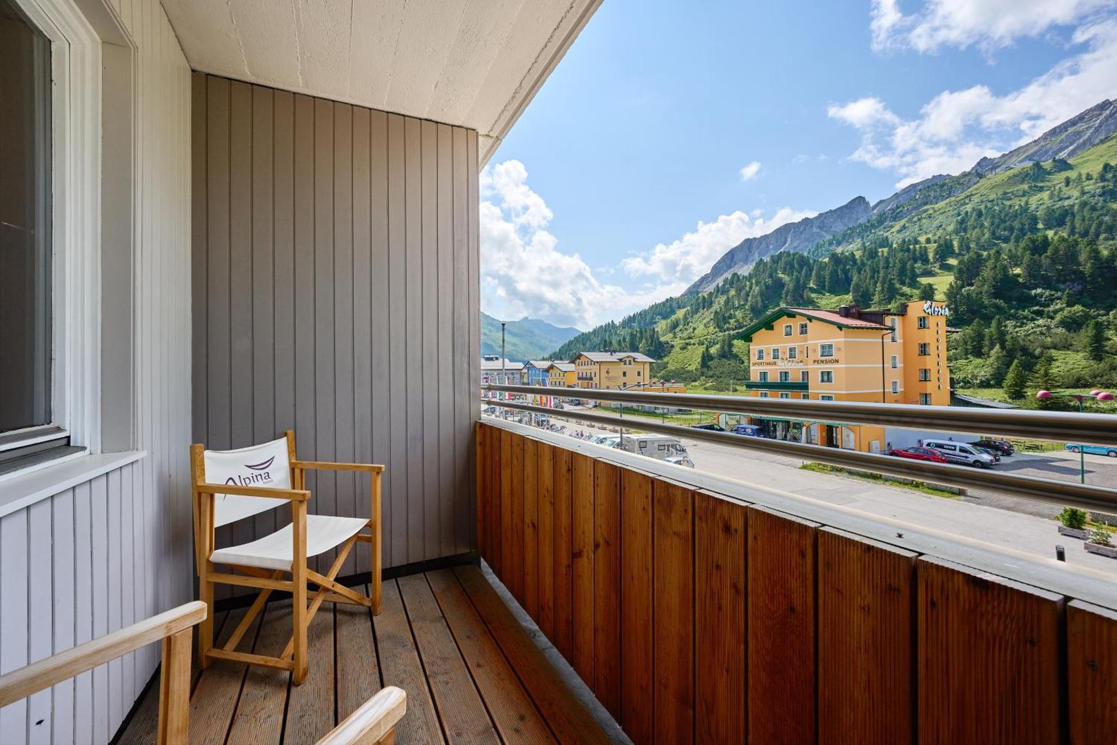 Hotel Alpina 7