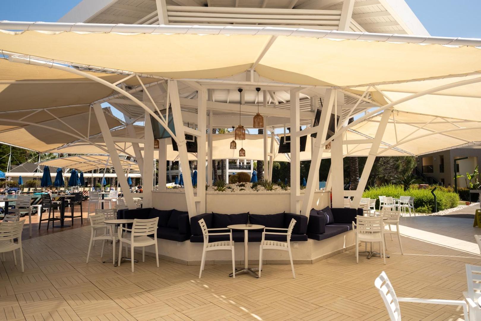 TUI BLUE Tropical 7