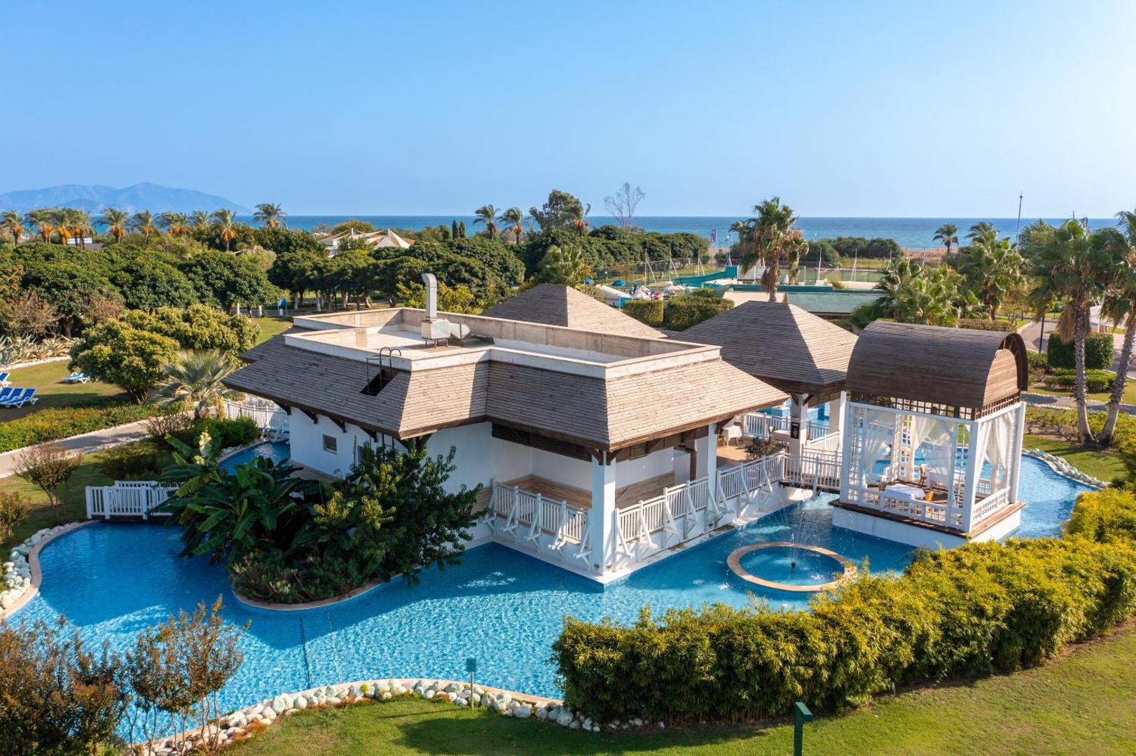 TUI BLUE Tropical 5