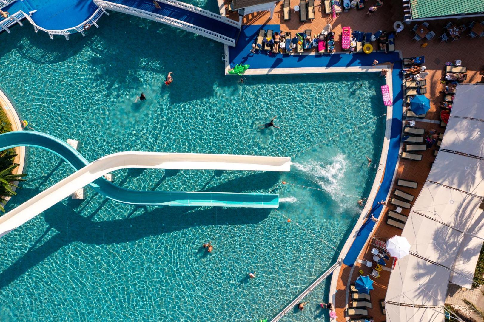 TUI BLUE Tropical 6