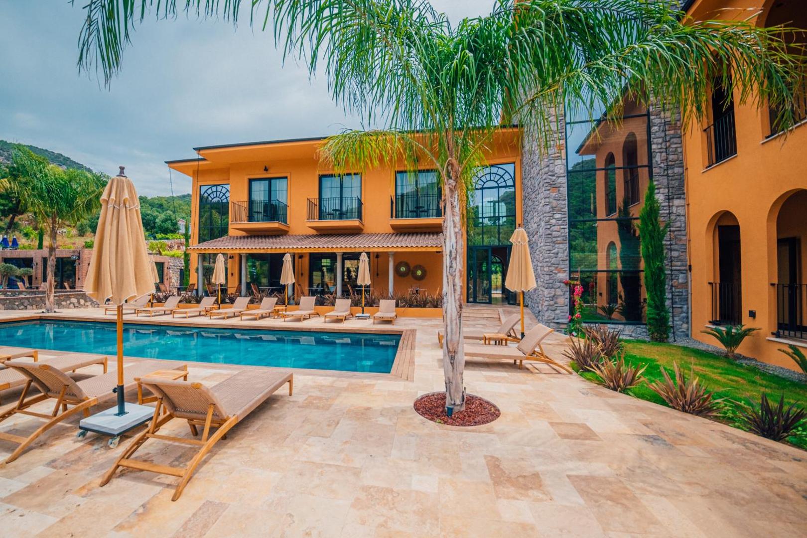 The Remote Hotel 7