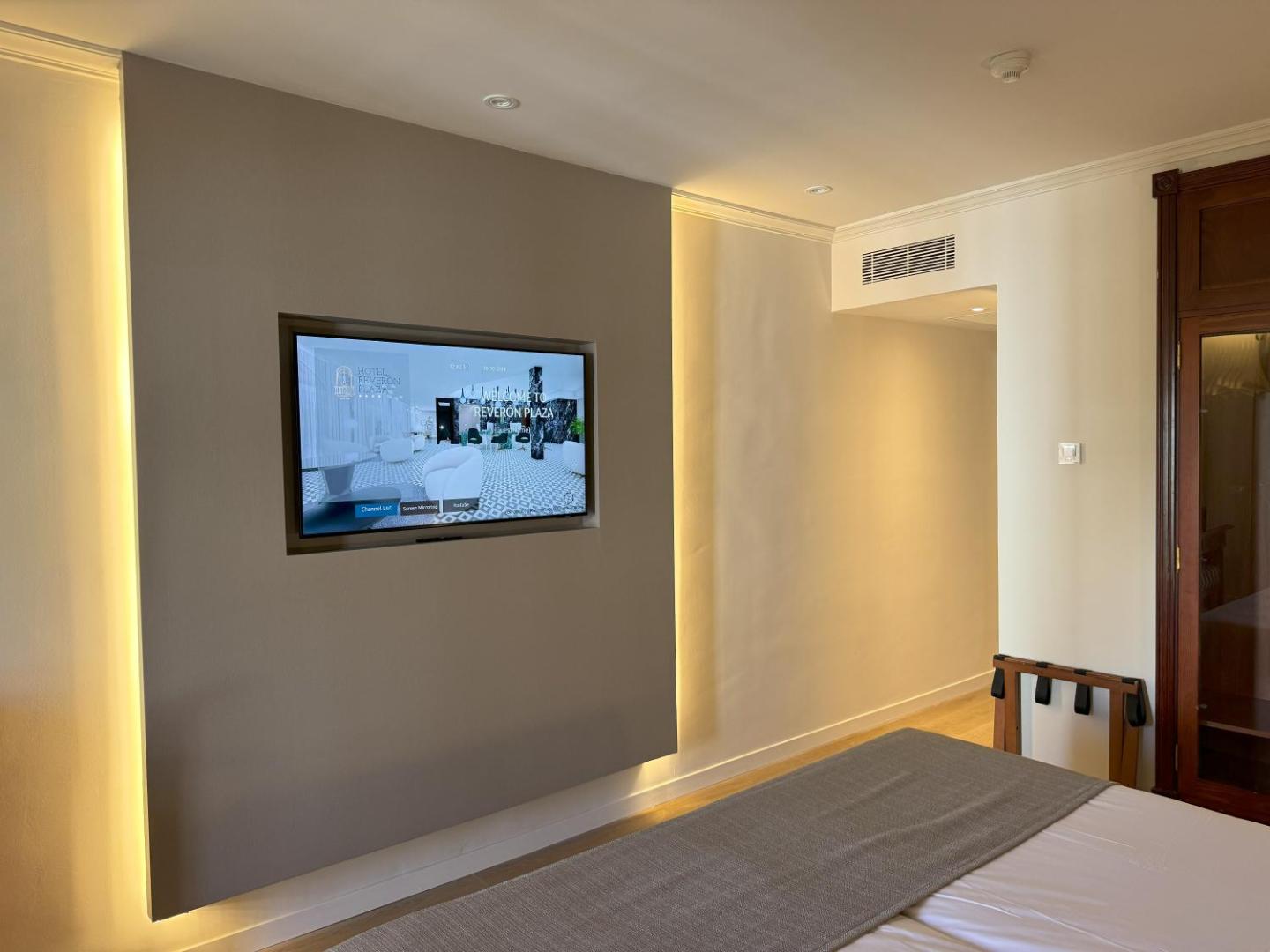 Hotel Reveron Plaza 7