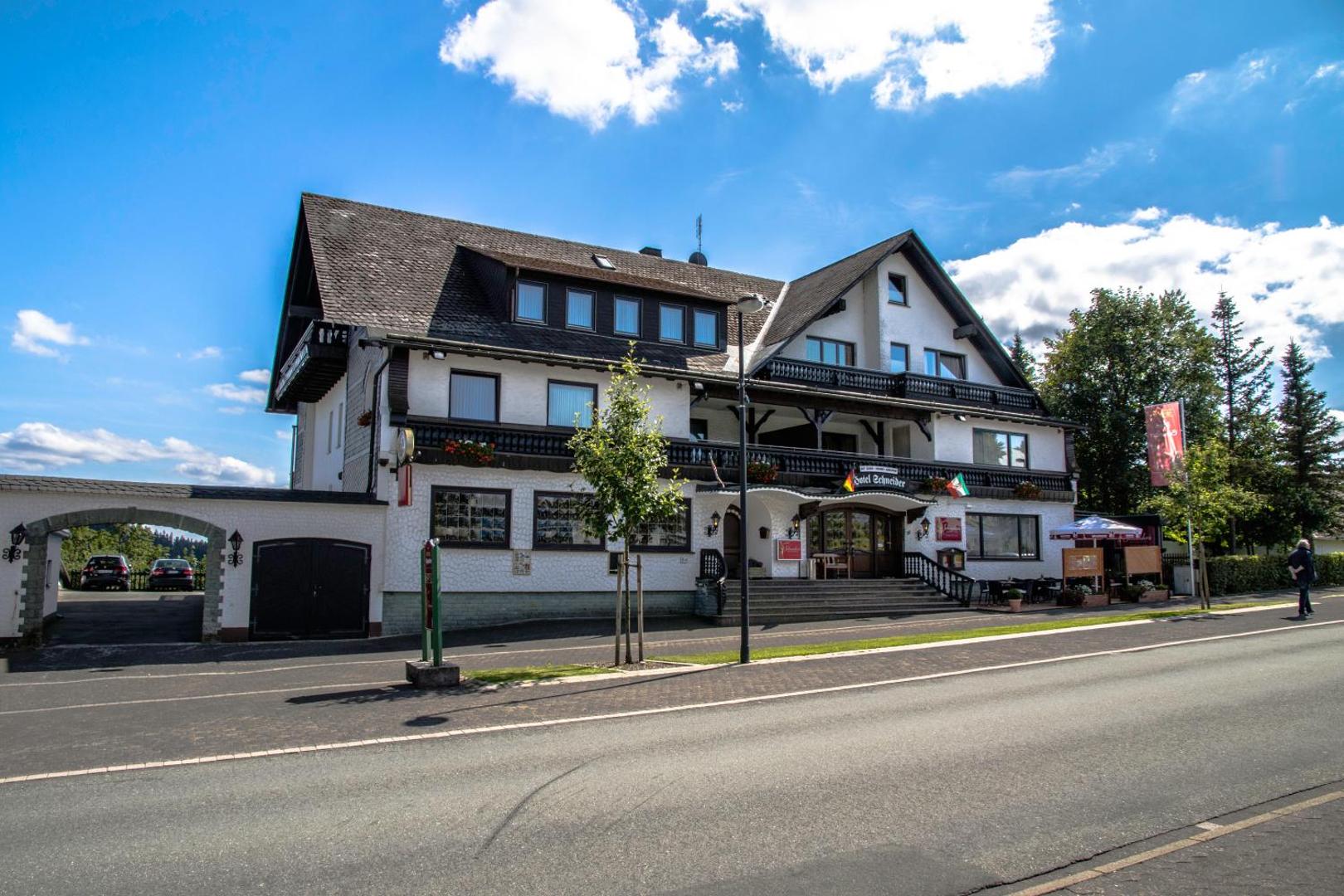 Hotel Schneider 2