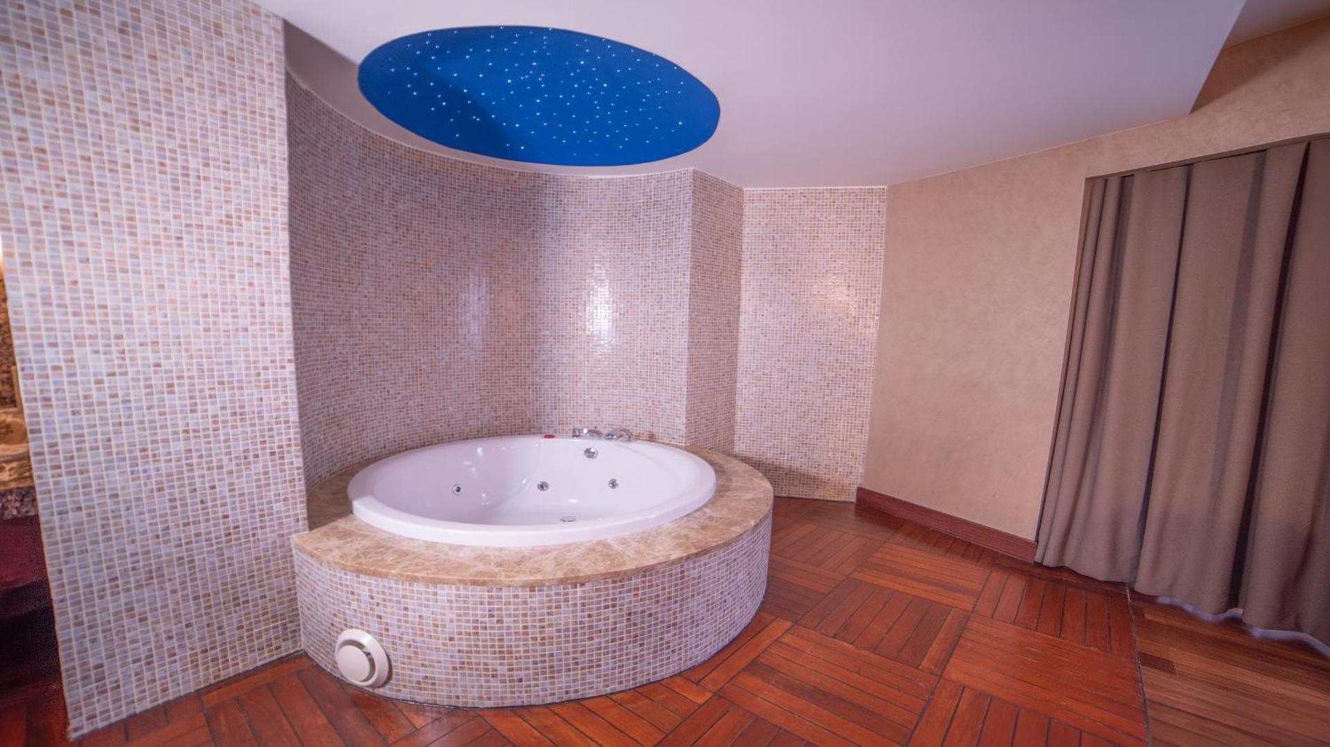 Royal Dragon Hotel 4