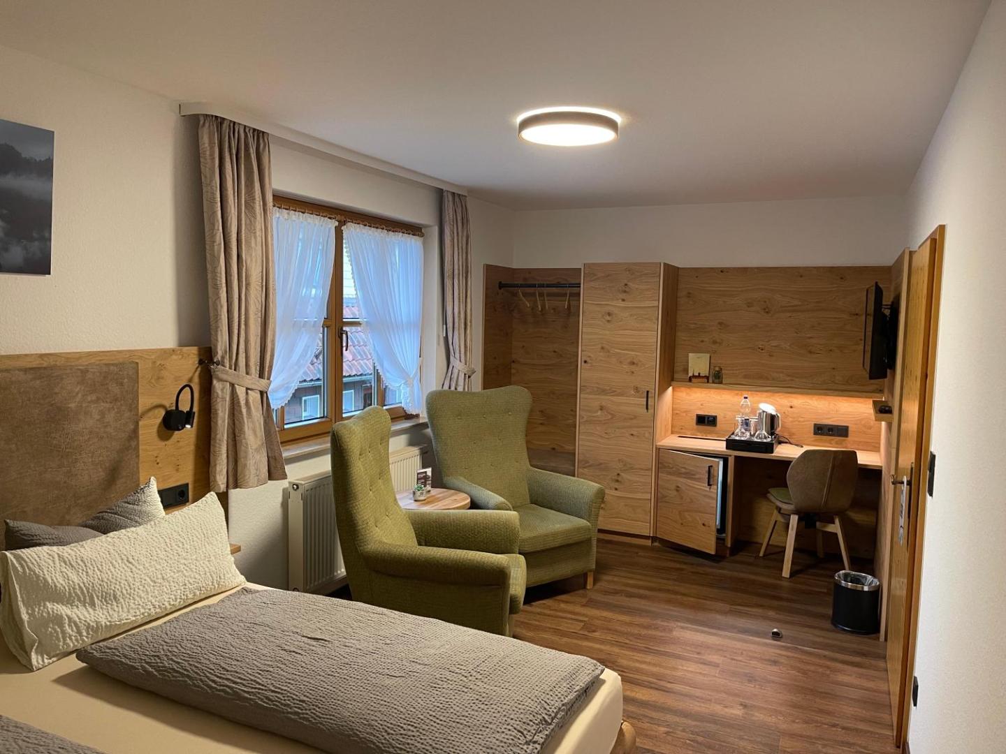 Hotel und Berggasthof Zum Sonnenhof 8