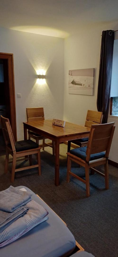 2 Zimmerwohnung mit Küche u. Bad 8