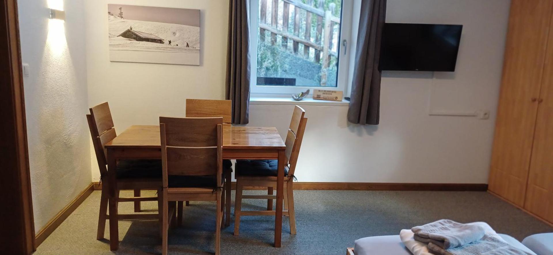 2 Zimmerwohnung mit Küche u. Bad 6