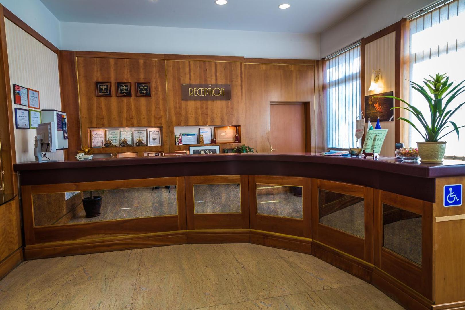 Hotel Sevlievo Plaza 8