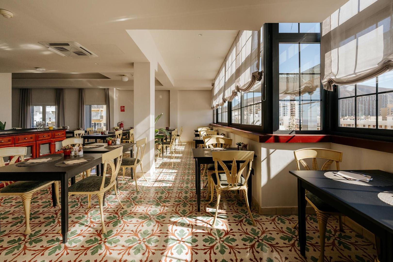 Hotel Reveron Plaza 6