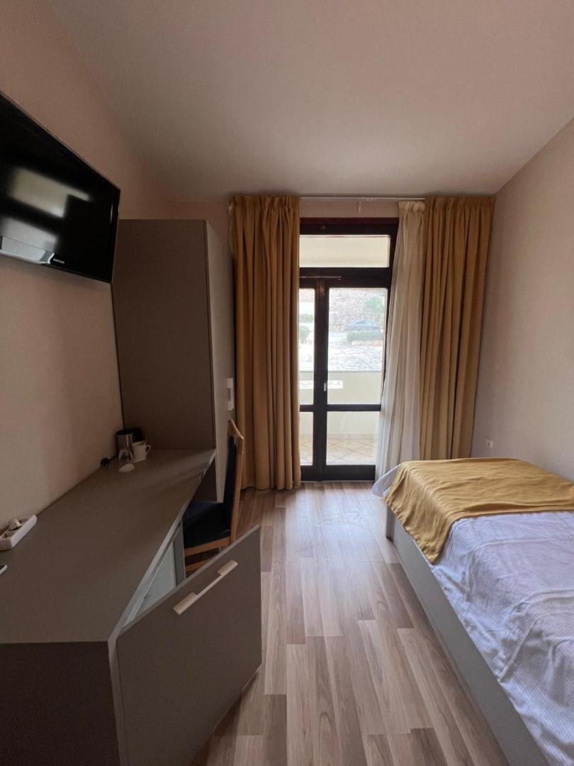 Bellevue Rooms 6