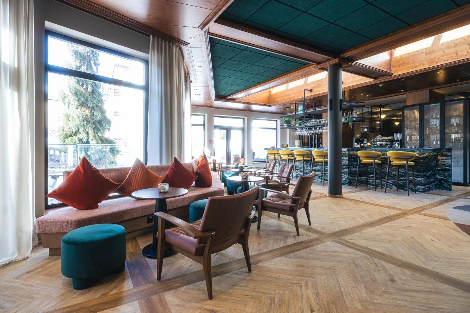 Upside Down Town Hotel Neue Post 6