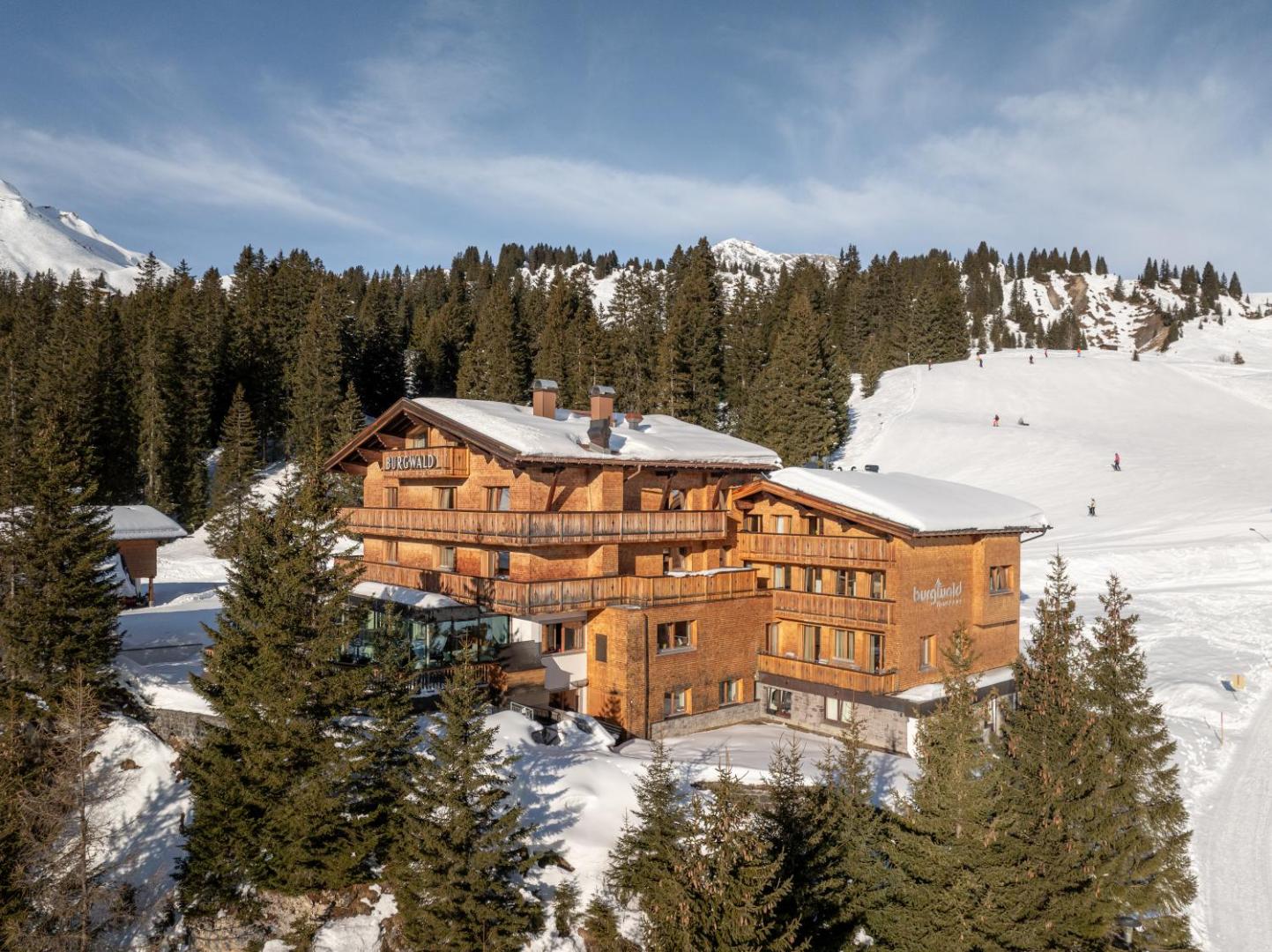 Hotel Burgwald - Ski In & Ski Out 2