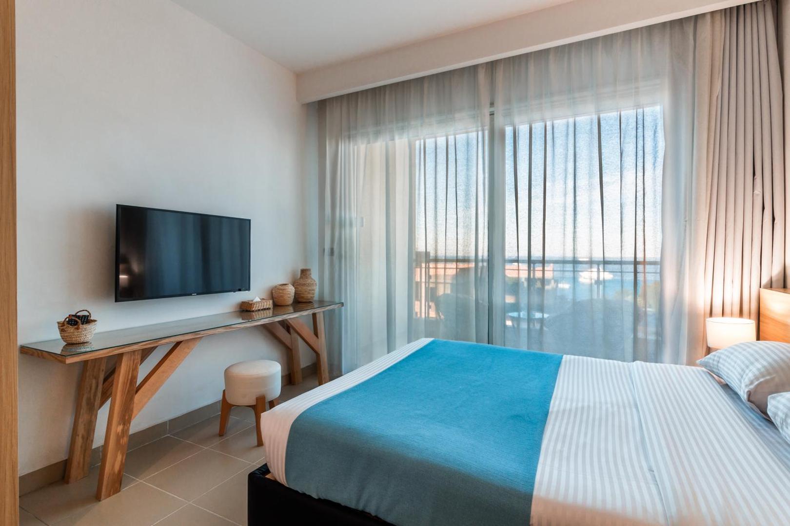Redcon Suites 7