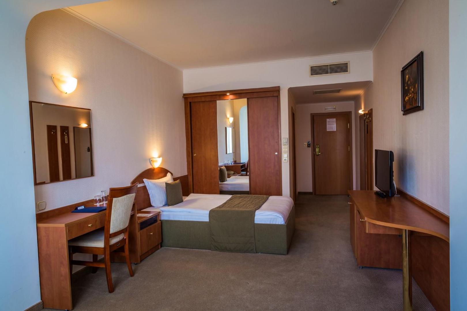 Hotel Sevlievo Plaza 6