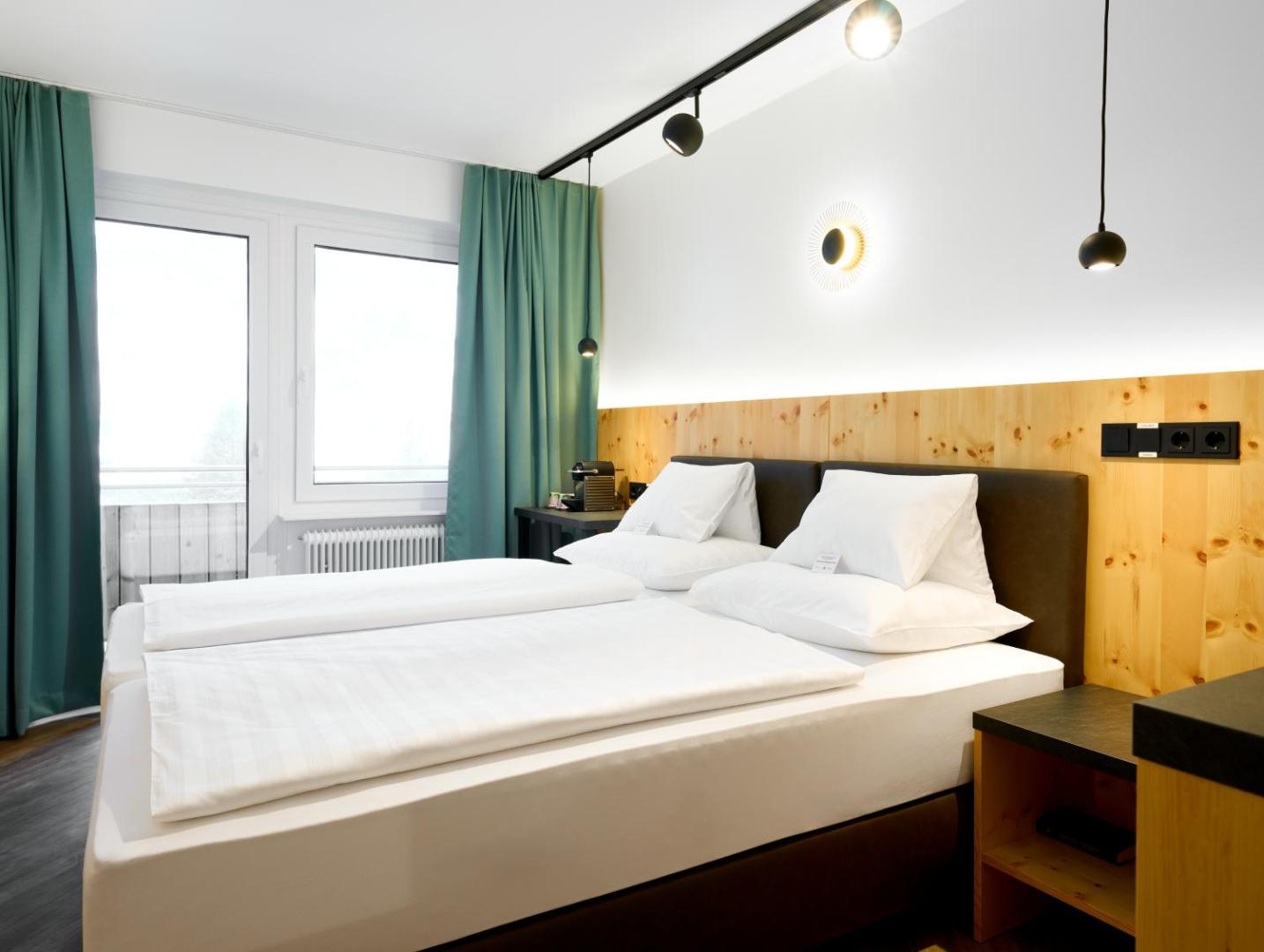 Hotel Alpina 8