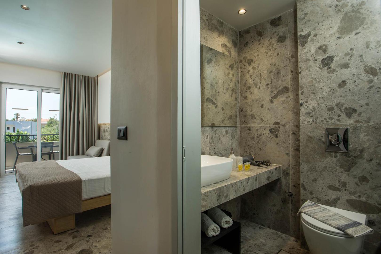 Dias Studios & Suites 4