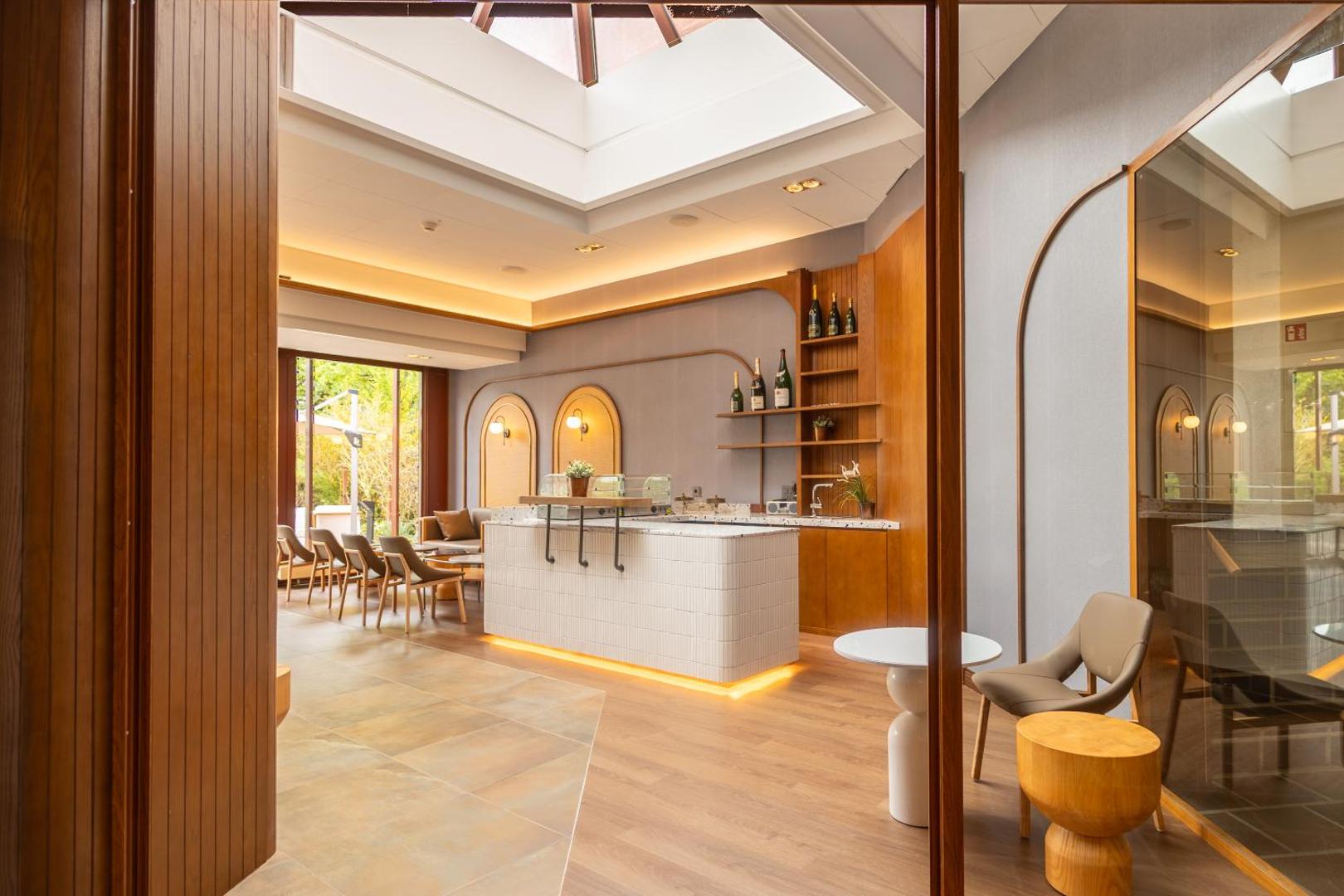 Ramada Hotel du Parc Baden 8