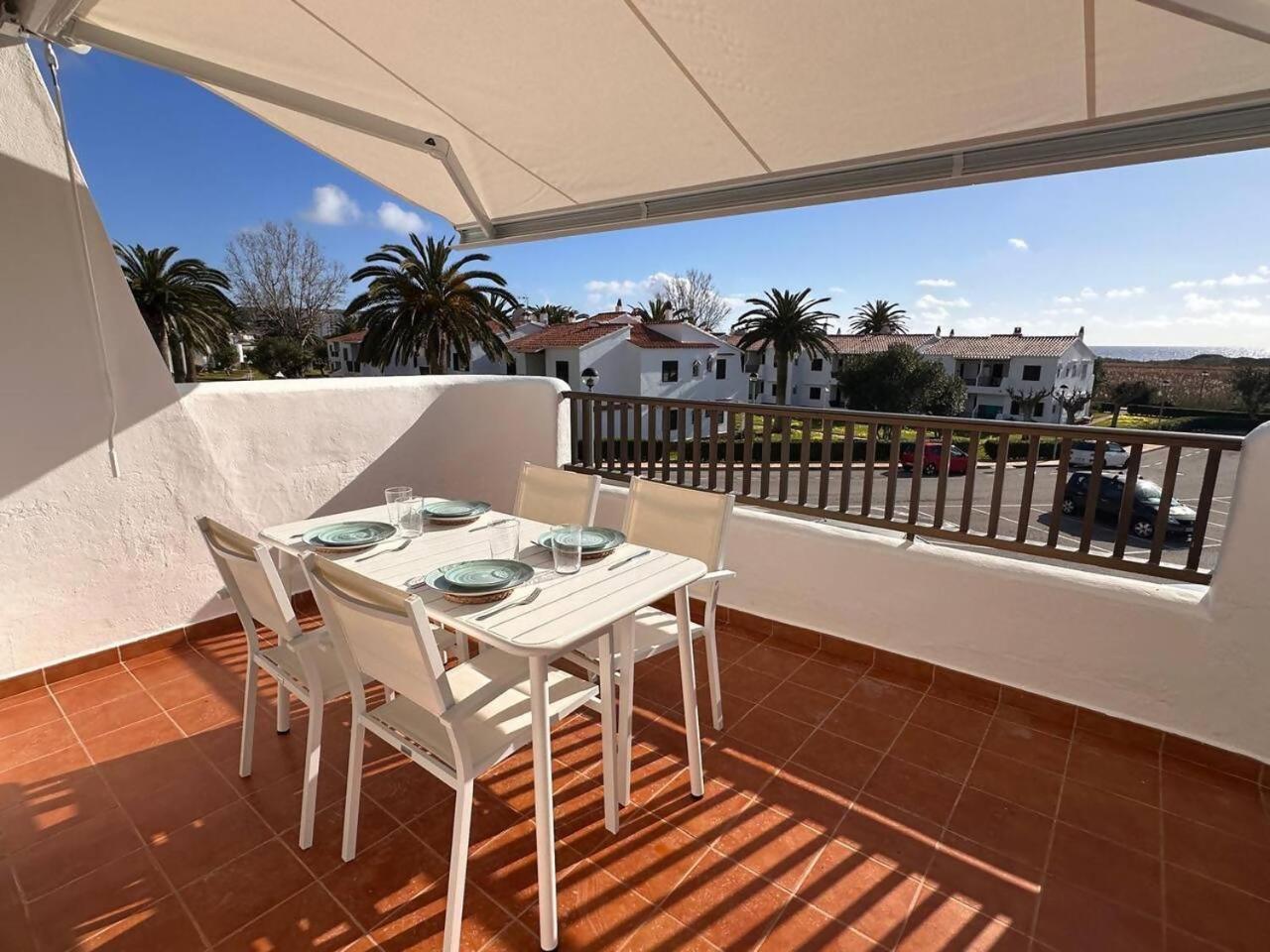 Apartamento con terraza y vistas al mar en Son Bou 4