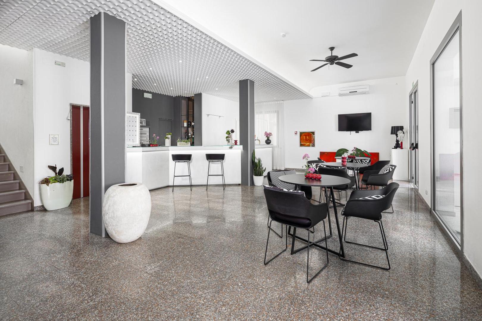 BI Hotel 2