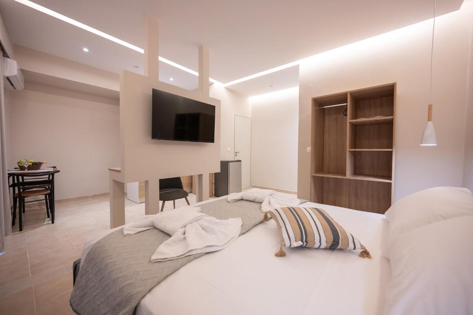 Blue Wave Suites - Ixia 6