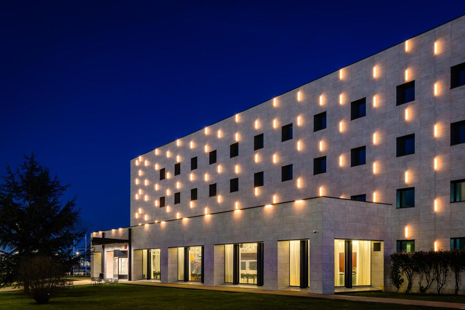 Hotel Puerta Santander 7