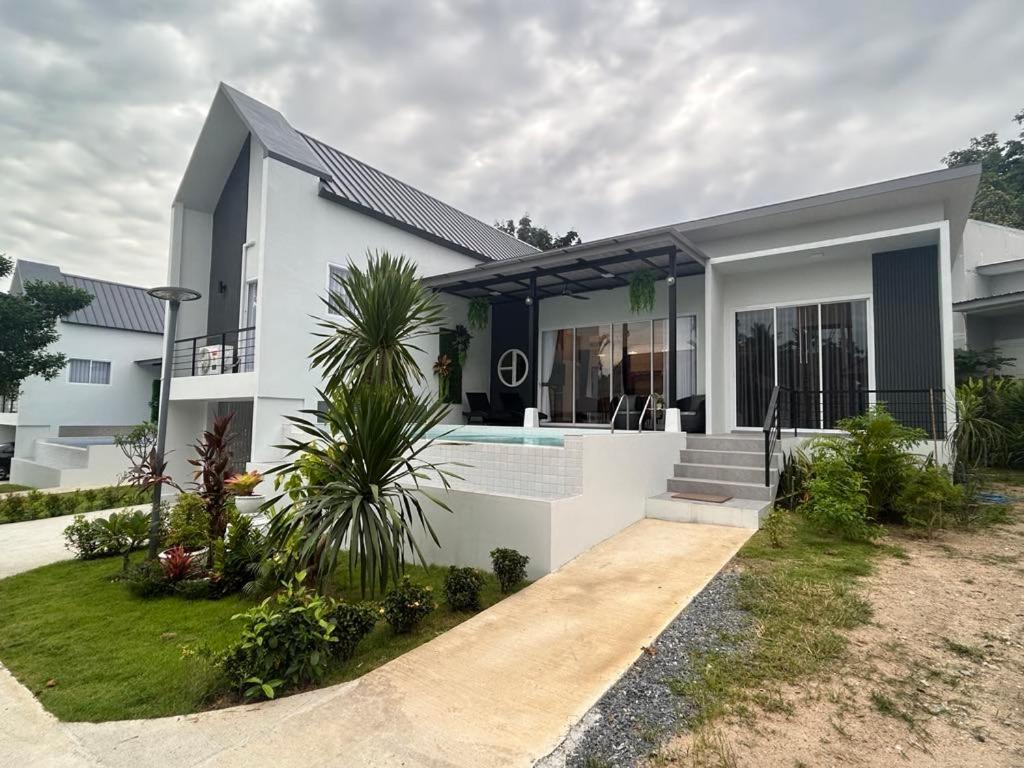 10 พูลวิลล่าเกาะพะงัน ตัวดัง ตัวปัง ปี 2026 ที่ต้องไป