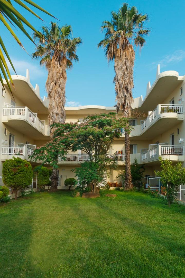 Vamvini Hotel 8