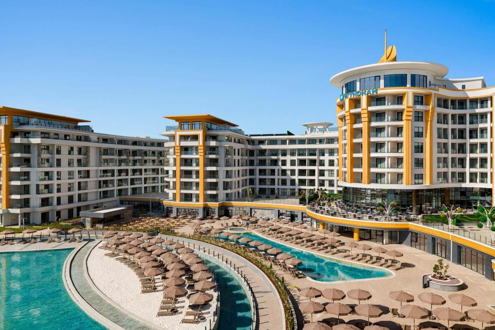 Azura World Hotel 2