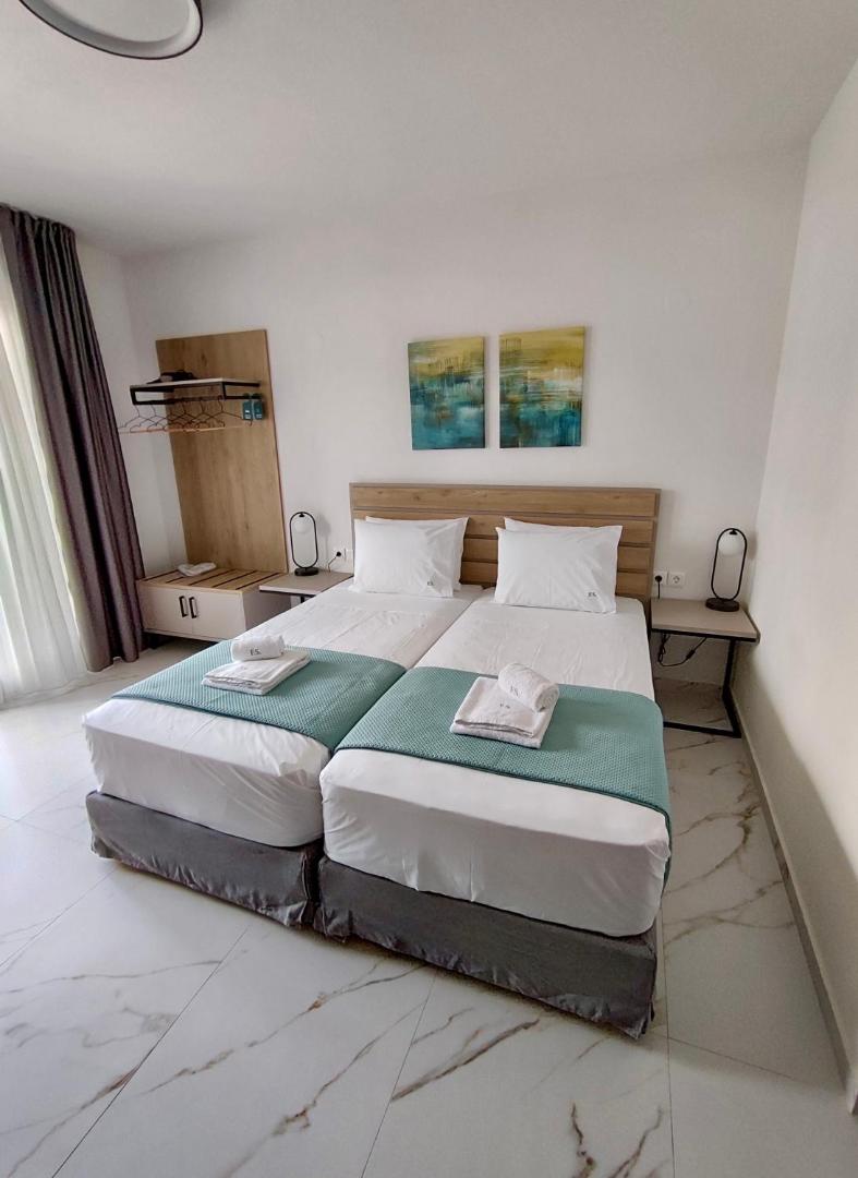 Four Shades Luxury Suites 8