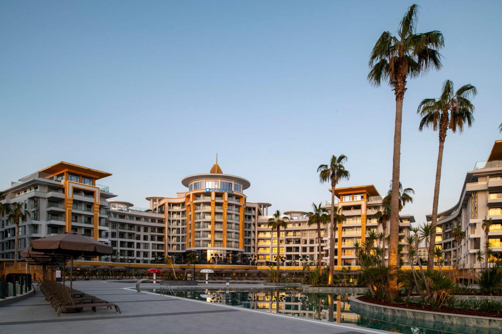 Azura World Hotel 8