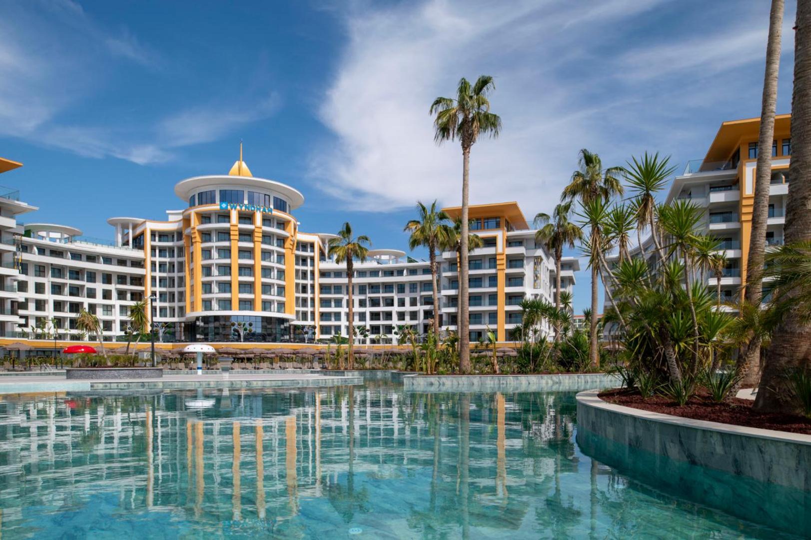Azura World Hotel 5
