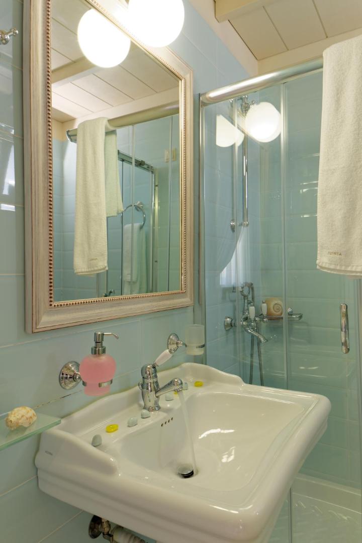 Ionia Suites 4