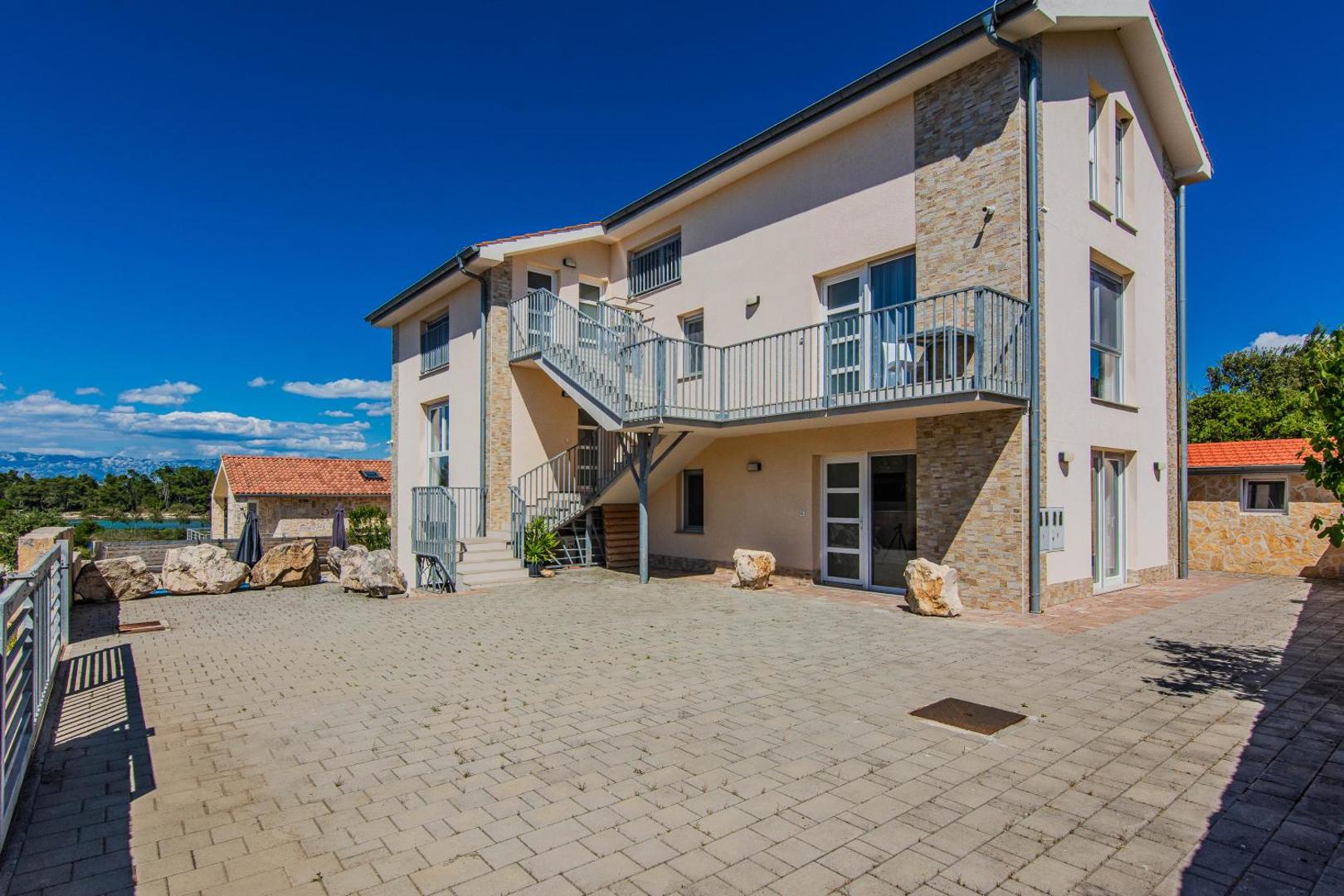 Villa Sandy Beach with outdoor pool, few seconds from the beach 8