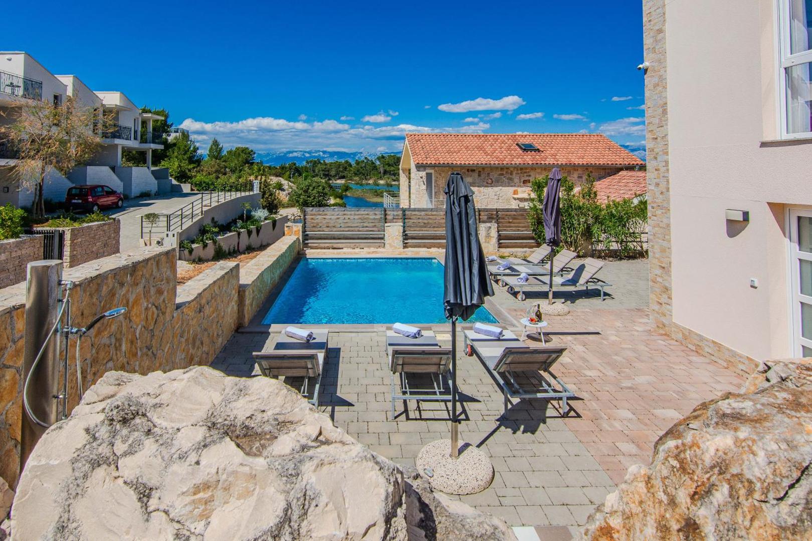 Villa Sandy Beach with outdoor pool, few seconds from the beach 5