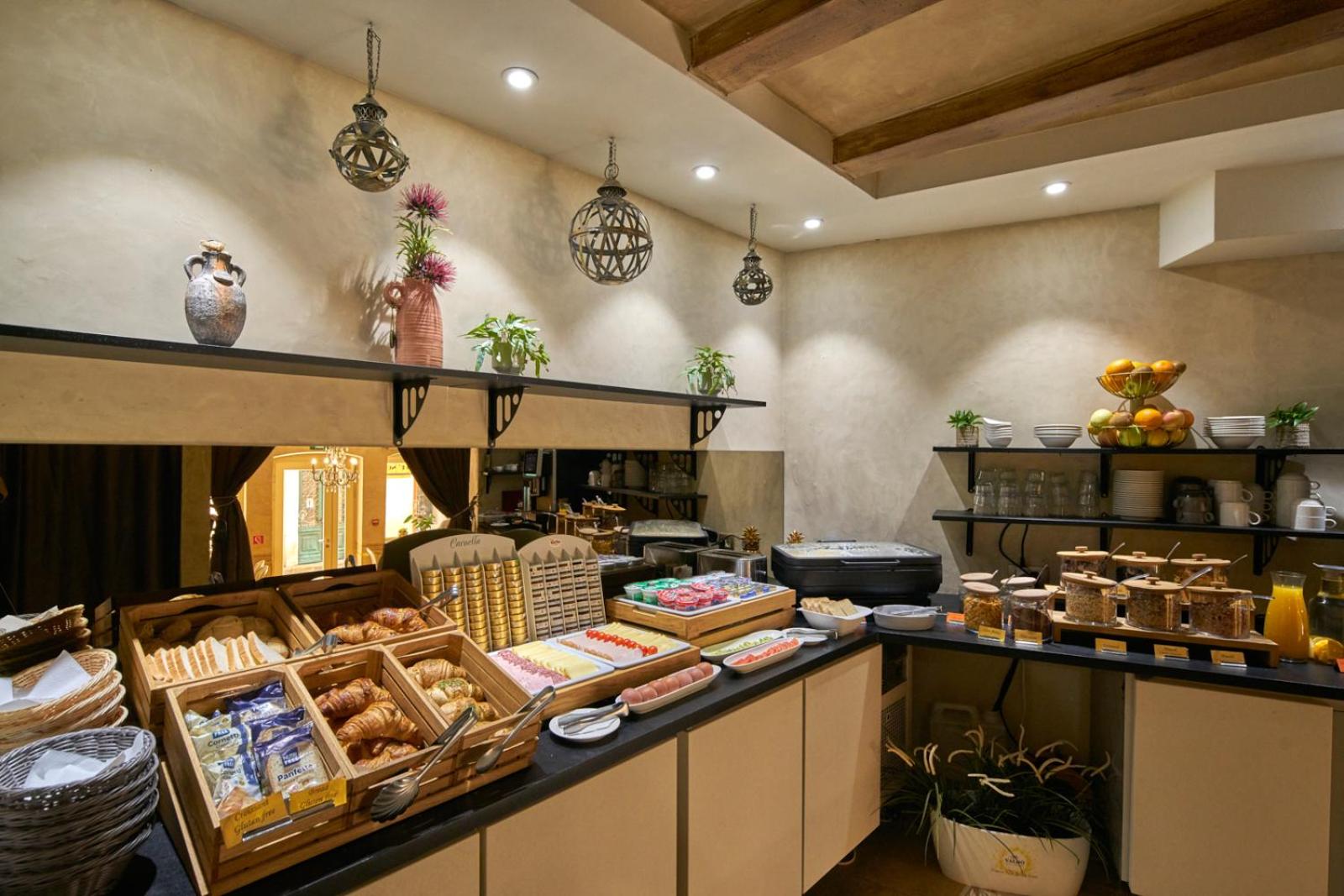 Heritage Hotel Life Palace 5